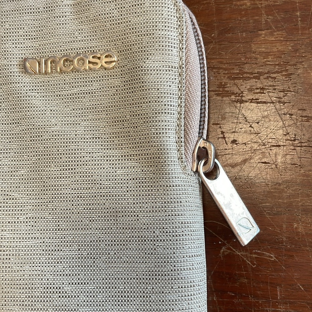 Incase 13’ Padded Laptop Case - Picture 4 of 5